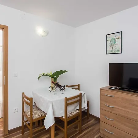 Djurkovic - One-bedroom With Shared Terrace And Sea View Apartment Mlini