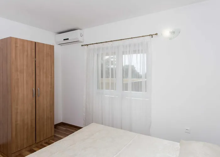 公寓 Djurkovic - One-bedroom With Shared Terrace And Sea View *