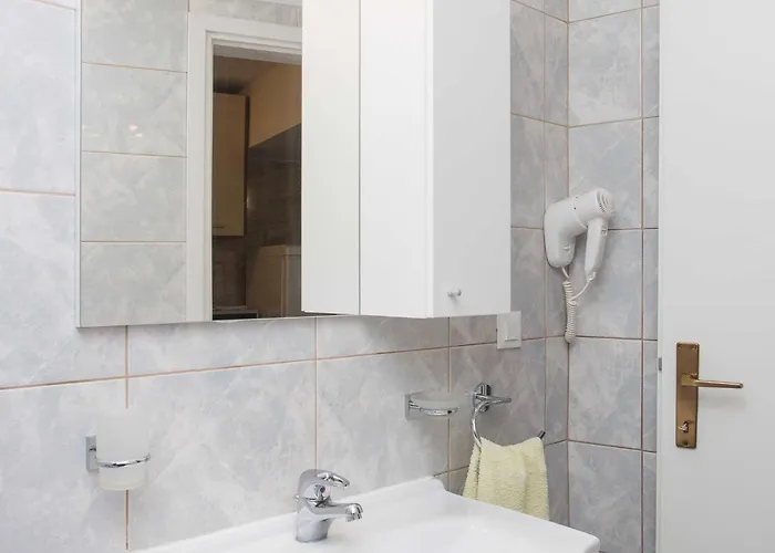 Djurkovic - One-bedroom With Shared Terrace And Sea View 公寓 米利尼