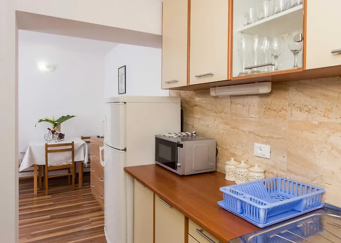 公寓 Djurkovic - One-bedroom With Shared Terrace And Sea View *